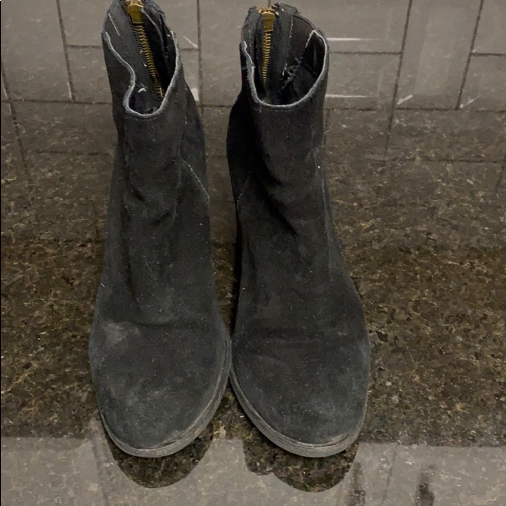 Black urban outfitters suede booties - Picture 1 of 3